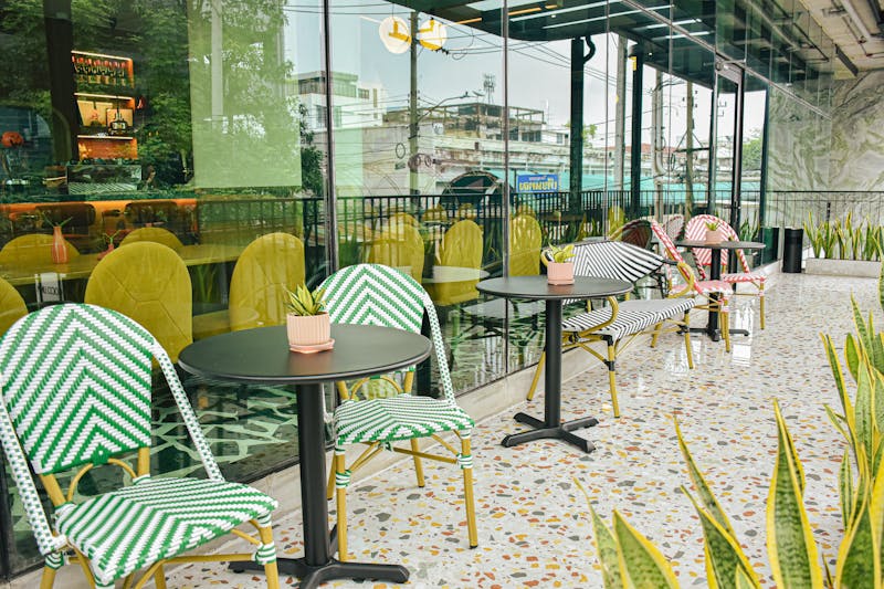 Punch pizza outdoor patio seating area in Minneapolis